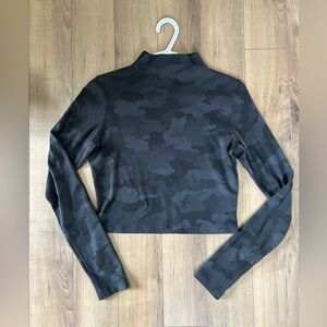 Lululemon women’s Wunder under long sleep mock neck crop top Size 8 camo
